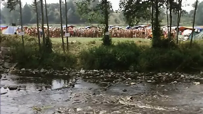 Scene Erotiche In Campagna Sotto Il Sole E Il Fieno