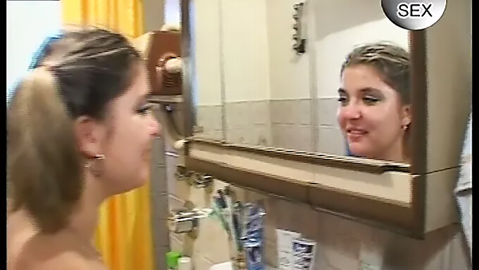 Adolescente Alemã Gordinha Experimenta Uma Intensa Foda Facial E Uma Gozada Em Grupo - Vintage