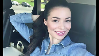 Le Immagini Instagram Della Celebrità Bruna Miranda Cosgrove Per L'Auto-Piacere