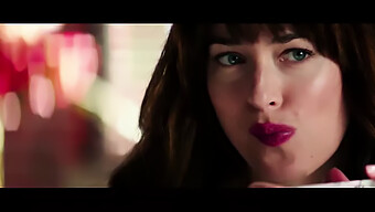 Fifty Shades: Bộ Ba Kết Thúc Với Dakota Johnson Trong Một Bộ Phim Mỹ Có Chủ Đề Bdsm