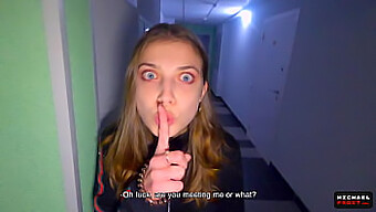 Esmer Amatör Merdivende Sikişiyor - Pov Videosu