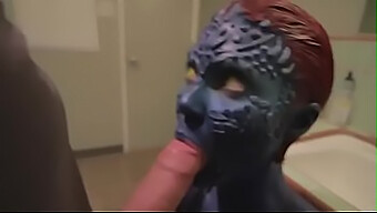 Mystique Dalam Cosplay Tergoda Oleh Kontak Dalam Video Panas