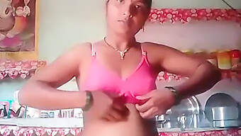 Indian Aunty With Big Breasts Records Self-Nude