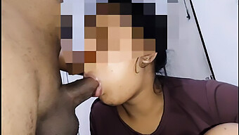 La Adolescente De Sri Lanka Da Placer Oral Con Garganta Profunda Y Traga Semen