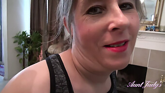 La Tante Américaine Grace Fait De L'Exercice Avec Vous Dans Une Vidéo Pov Mettant En Vedette De Gros Seins Naturels