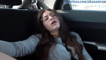 El Último Video De Shana X Presenta A Una Impresionante Adolescente Morena Dándose Placer En Un Coche