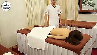 Massage Bằng Tay Dẫn Đến Tình Dục Nóng Bỏng