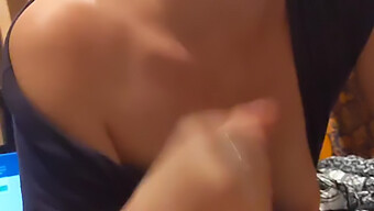 Video Pov Seorang Isteri Memberikan Blowjob Kepada Suaminya Dan Pancutan