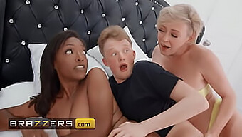 Mẹ Kế Dee Williams Có Một Cuộc Threesome Nóng Bỏng Với Jimmy Michaels Và Con Gái Riêng Của Cô Ấy.