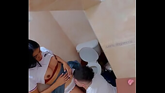 Video Amatir Menangkap Mahasiswi Menerima Facial Di Kamar Mandi