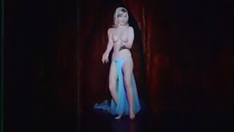 Vintage American Dancer Showcases Her Jiggly Assets In A Provocative Dance Performance