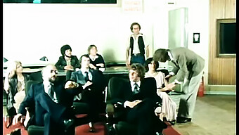 Vintage Élvezet: Cathy Stewart Érzéki Bátorsága Egy Teljes Hosszúságú Filmben 1979-Ből