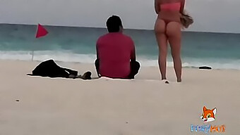 Öffentliche Zurschaustellung Meines Hinterns In Einem String-Bikini Am Strand Erregt Männer, Nur Zwei Hatten Die Dreistigkeit, Mich Zu Berühren (Komplettes Filmmaterial Auf Meiner Premium-Xvideos-Website)