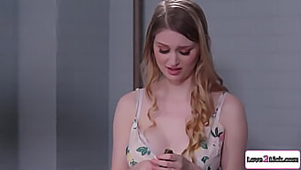 Serena Blair Ontmoet De Stiefzus Van Haar Man In Een Hete Lesbische Ontmoeting.