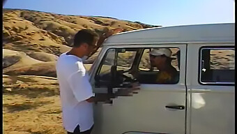 Hardcore Lesbenaction Mit Fingern Und Muschilecken Am Strand