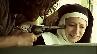 Monjas Desnudas Con Grandes Armas En La Película De 2010 De Rarbg