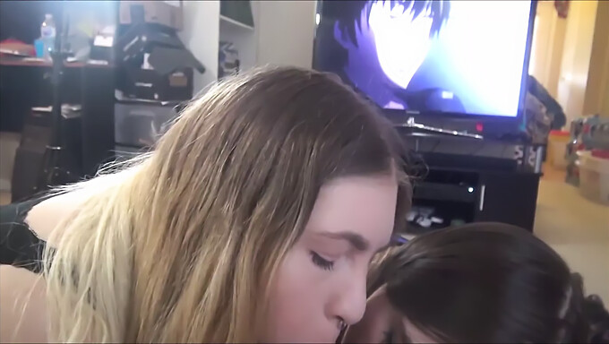 Jessica Und Hannah Geben Mir Einen Schlampigen Blowjob