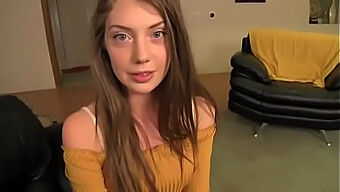 L'Adorable Adolescente Elena Koshka Dans Une Vidéo Sensuelle