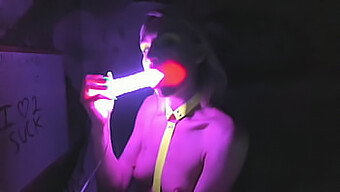 Kelly Copperfield'S Glowing Dildo Deepthroat On Webcam